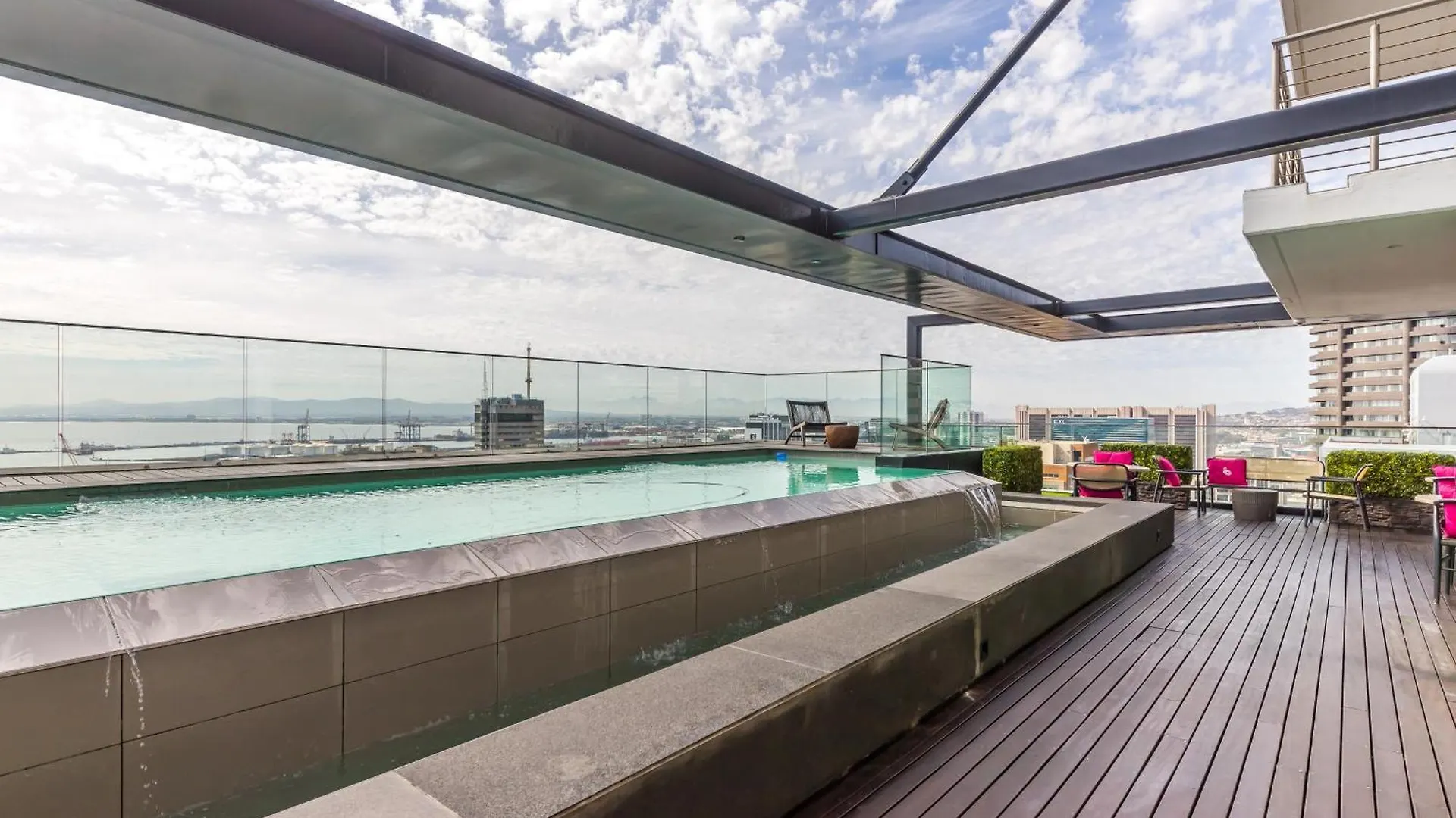Stylish 20Th Floor Apartment With Rooftop Pool At 16Onbree Cape Town South Africa
