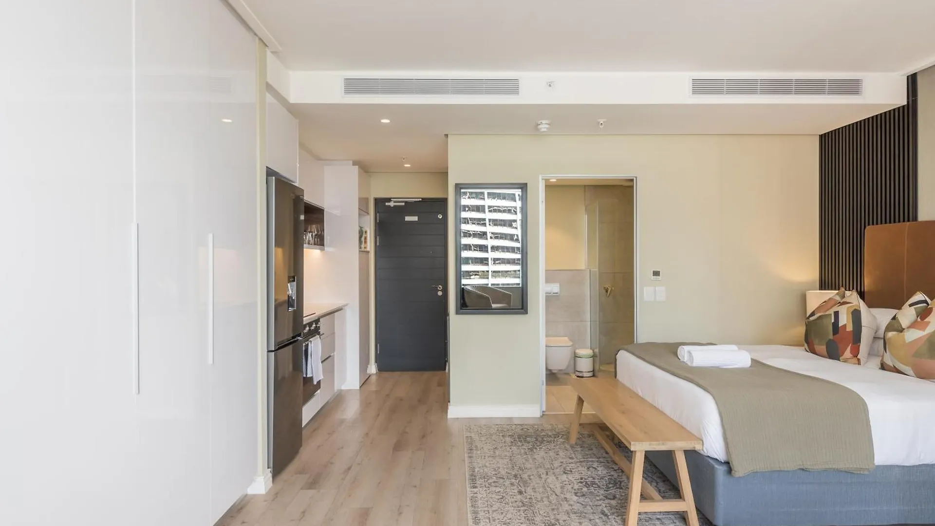 Stylish 20Th Floor Apartment With Rooftop Pool At 16Onbree Cape Town