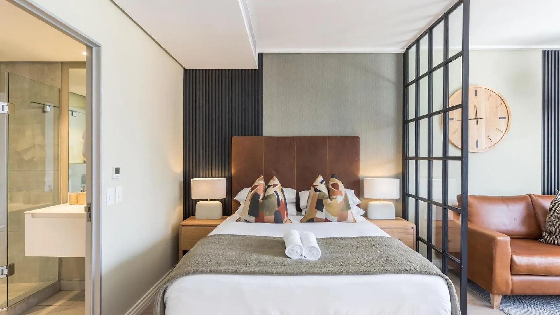 Stylish 20Th Floor Apartment With Rooftop Pool At 16Onbree Cape Town South Africa