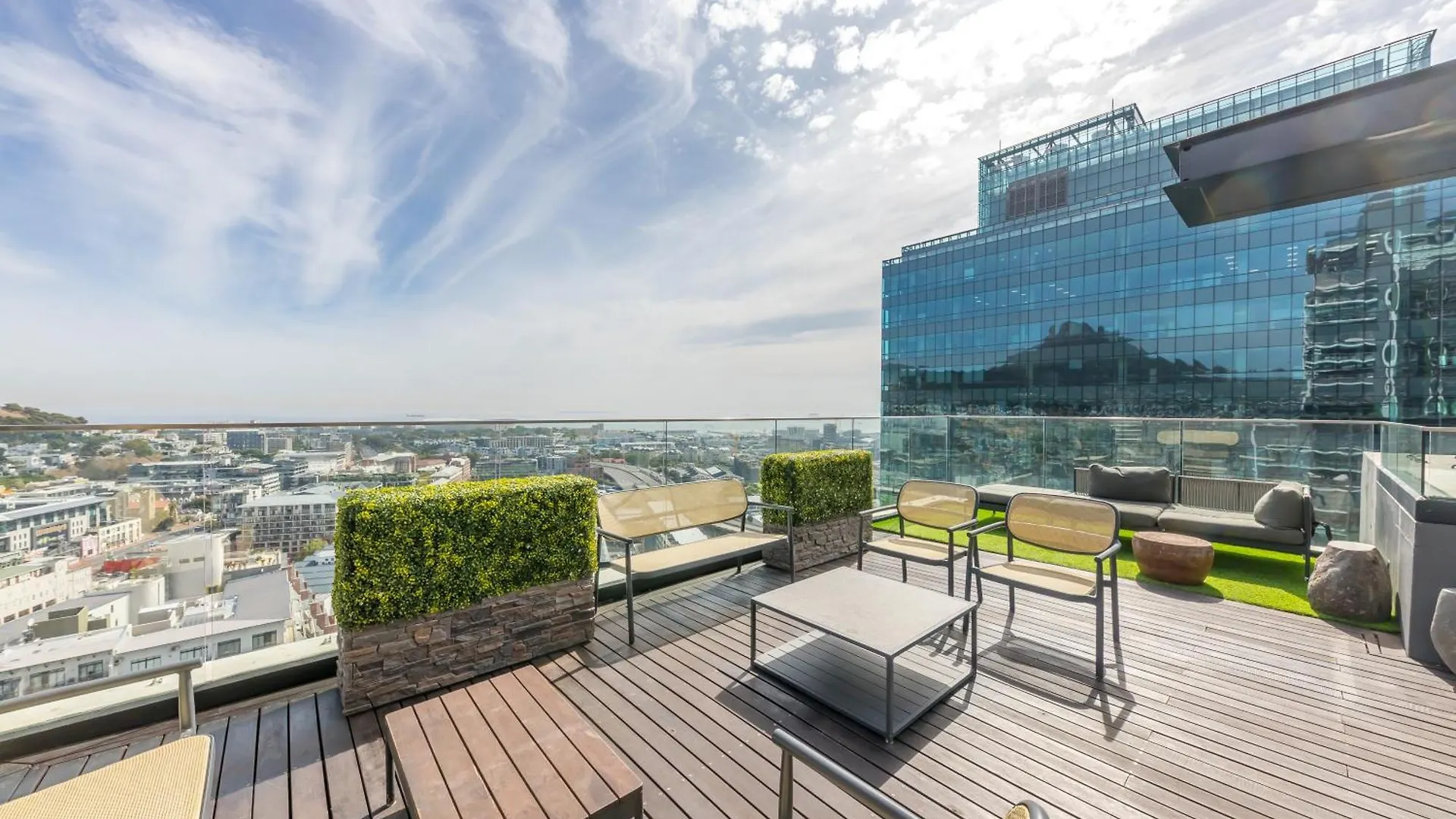 Stylish 20Th Floor Apartment With Rooftop Pool At 16Onbree Cape Town